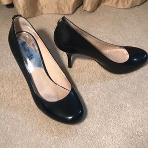 Michael Kors black patent leather pumps size 71/2